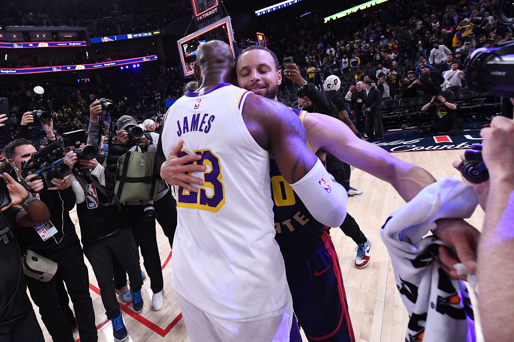 新赛季里程碑观察：老詹冲击多项第一 库里5千三分 杜&amp;登得分攀升