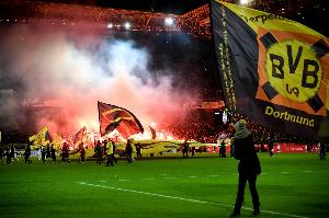 直播入口-官方：德国足协对多特蒙德罚款19.39万欧元，因球迷多次违规行为