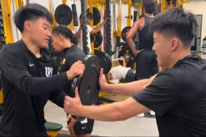 直播入口-满满期待！旧金山大学开启新赛季训练 王俊杰与赵维伦多次同框