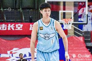 直播入口-青岛国内球员注册信息：赵嘉义正式转会 王睿泽等4人迎来合同年