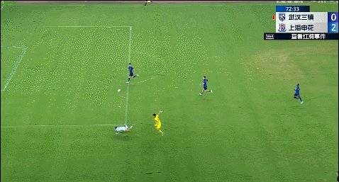 1722259912693087762.gif 鲍亚雄被罚下.gif