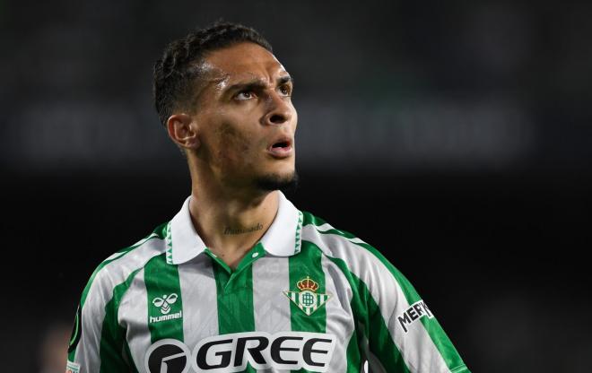 西媒：贝蒂斯盼安东尼今夏回归，为其预留7号球衣与非欧名额